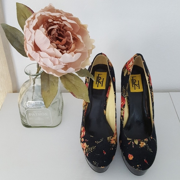 Floral Platform Pump - Picture 6 of 6